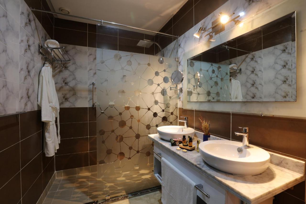 Silver & Hotel 4*